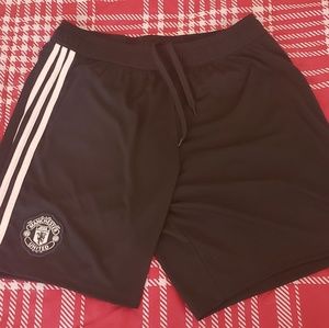Adidas Manchester United training shorts sz Large